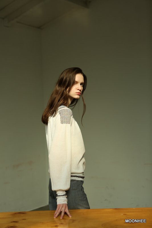 SPACE CABLE FRIL BLOUSE