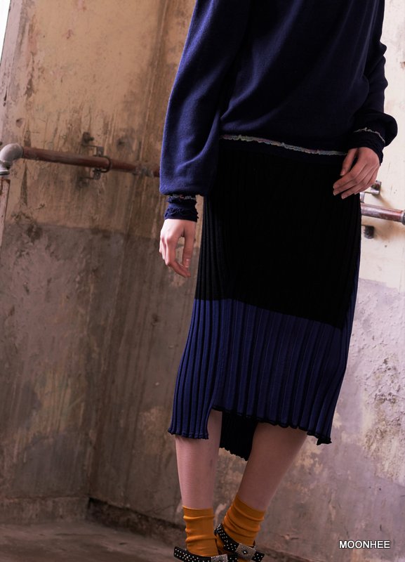 COLOR MATCHING RIB SKIRT (NAVY)