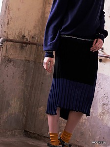 COLOR MATCHING RIB SKIRT (NAVY)