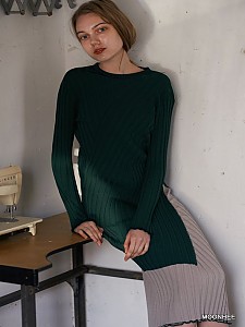 DIAGONAL RIB SLIT TOP (GREEN)
