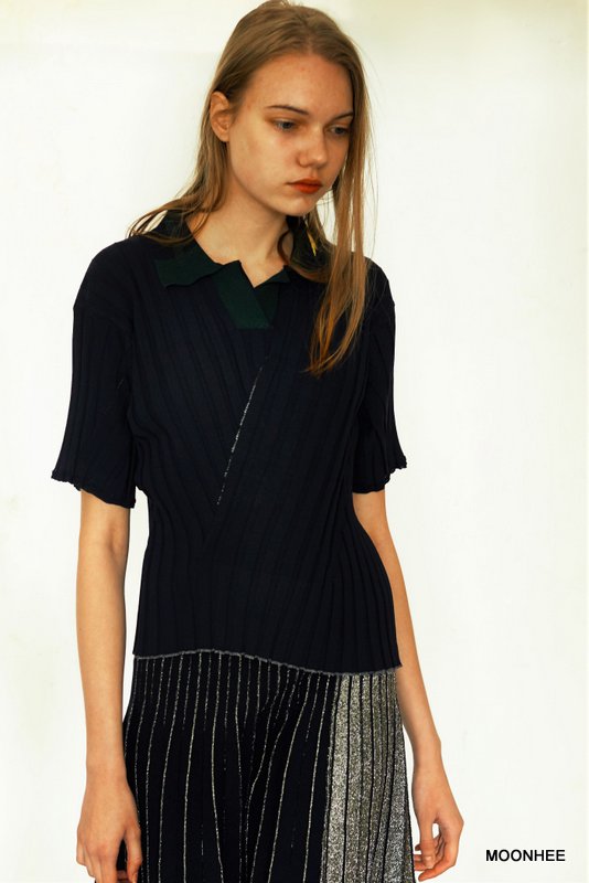 CHARACTER POINT PIQUE NECK TOP (NAVY)