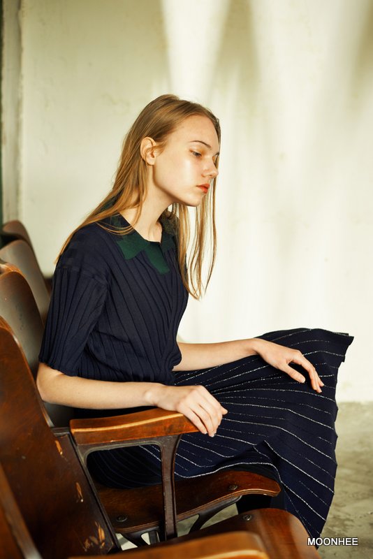 CHARACTER POINT PIQUE NECK TOP (NAVY)