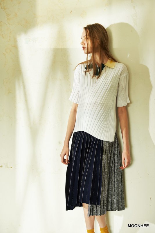 CHARACTER POINT PIQUE NECK TOP (WHITE)