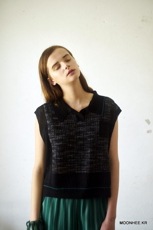 SPACE CABLE SLEEVELESS TOP (BLACK)