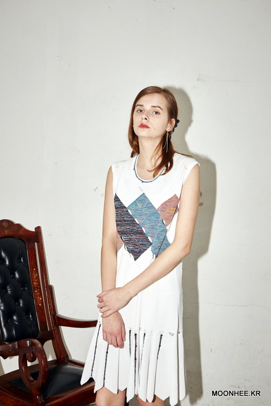 MULTI ARGYLE SLEEVELESS DRESS (WHITE)