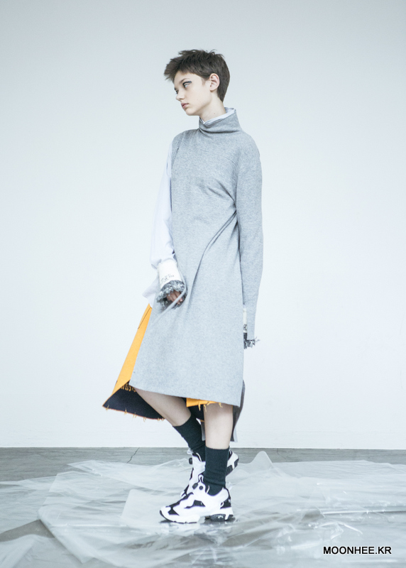 Asymmetric Sleeve Dress [GREY]