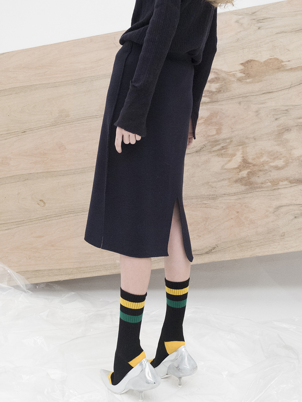 M7WS01A [Slit-Intarsia Knit Skirt] DARK NAVY