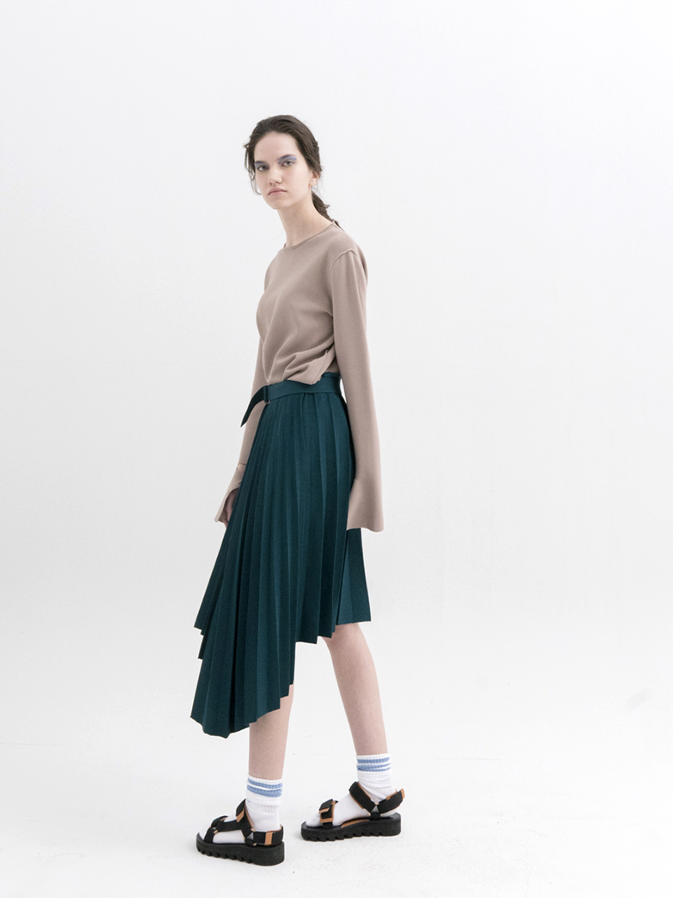 Asymmetrical Pleated Knit Skirt]