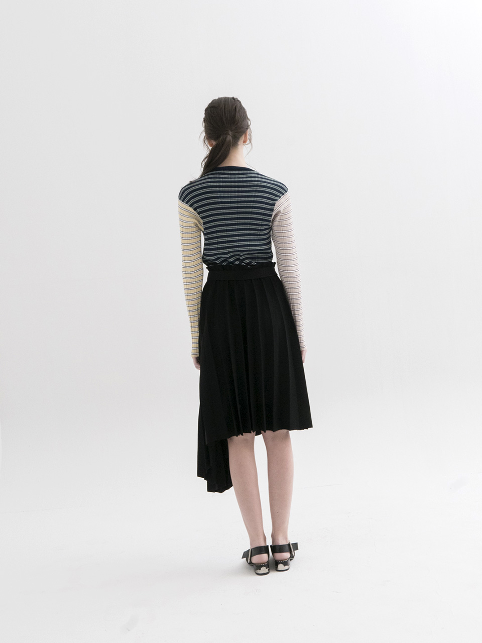 Asymmetrical Pleated Knit Skirt]