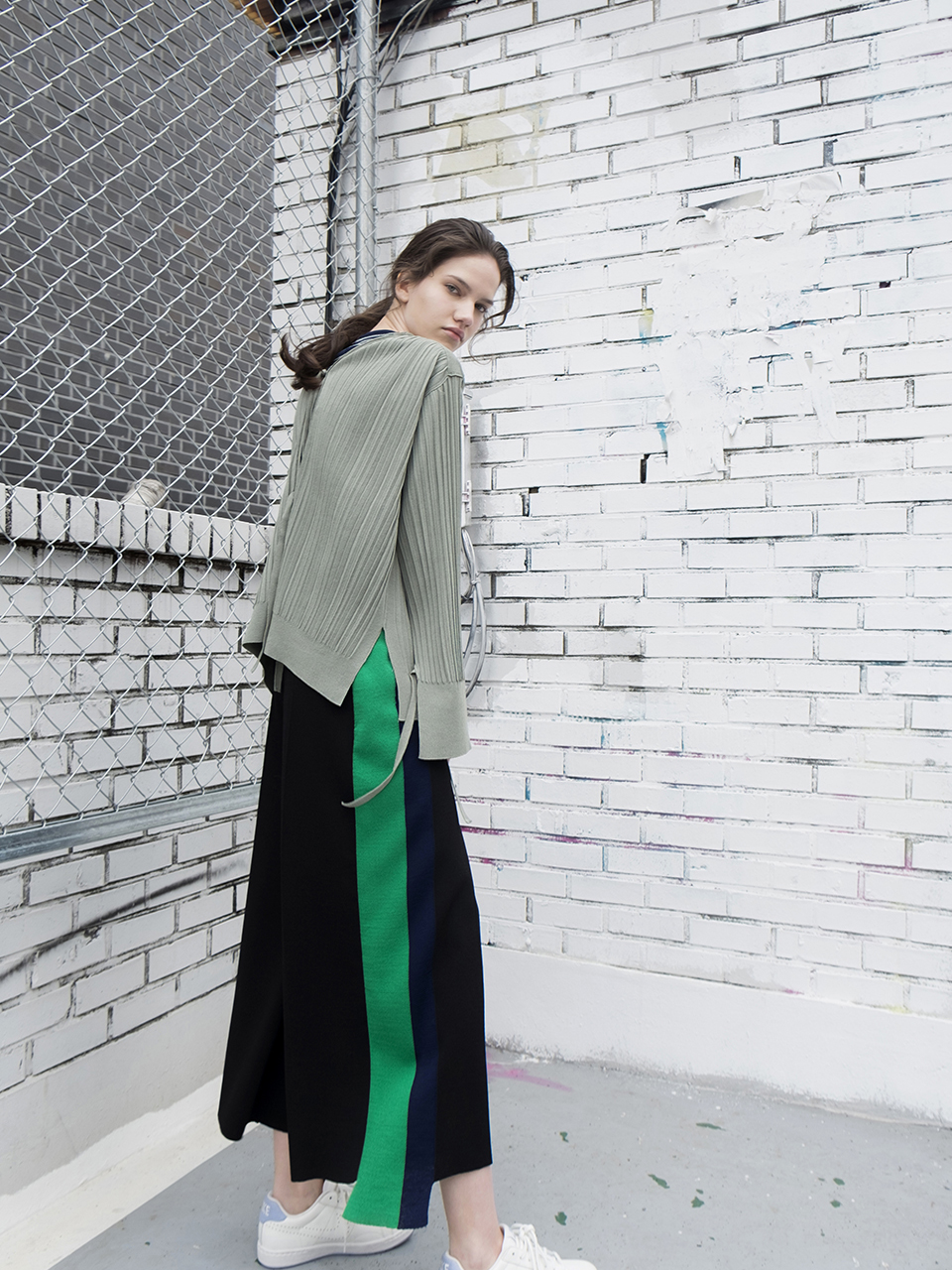 Pleated V-neck Cardigan