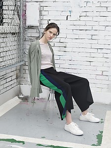 Pleated V-neck Cardigan