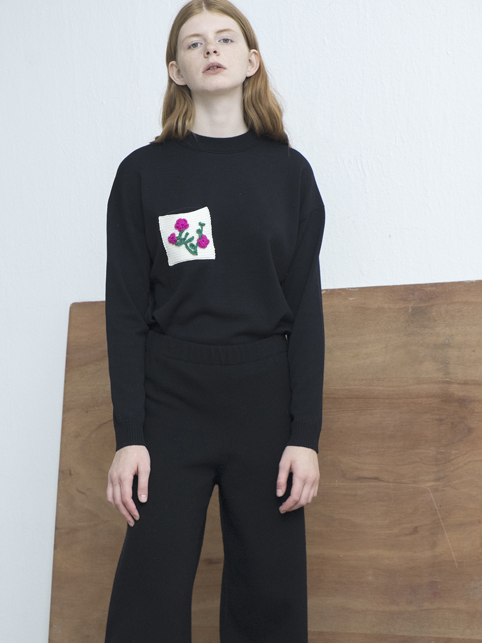 M8FT01A 	POCKET FLOWER pullover