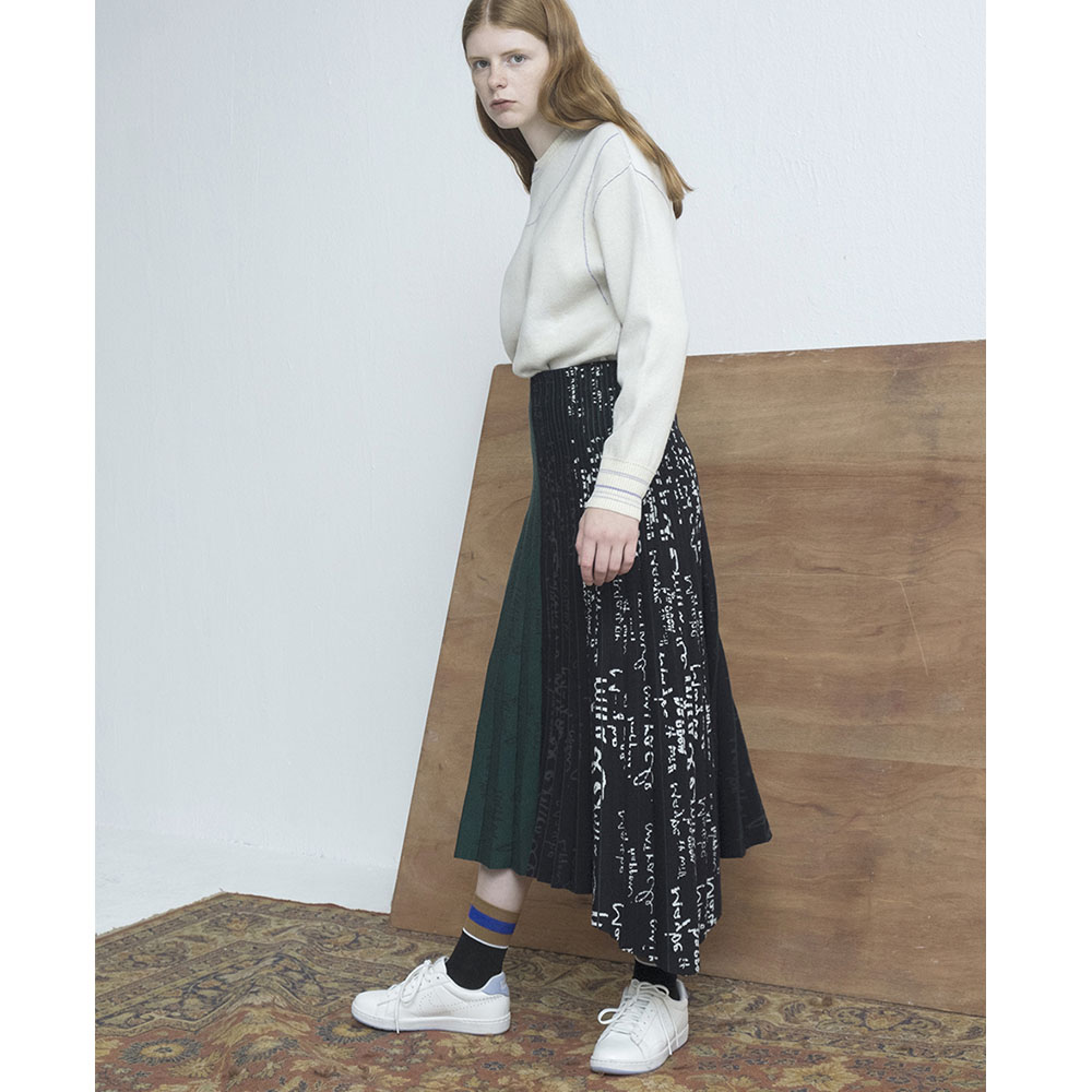 M8FS02A	LETTERING PLEATS skirt