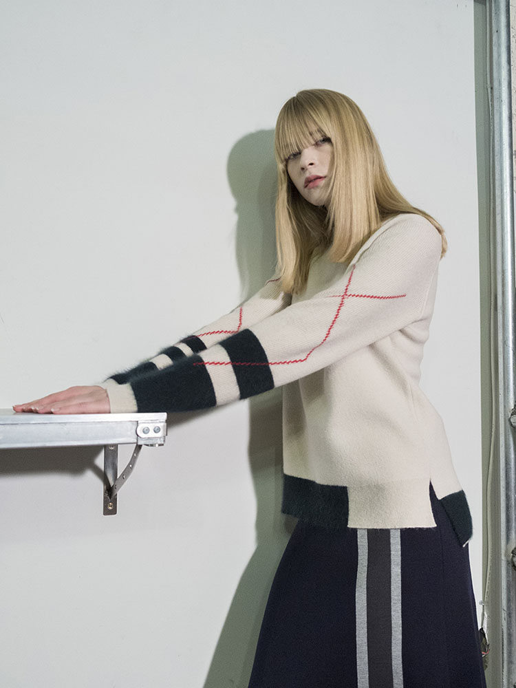 Sleeve Angora Point Round-Neck Pullover - IVORY