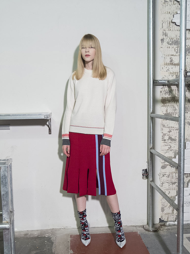 Jacquard Point Basic Pullover